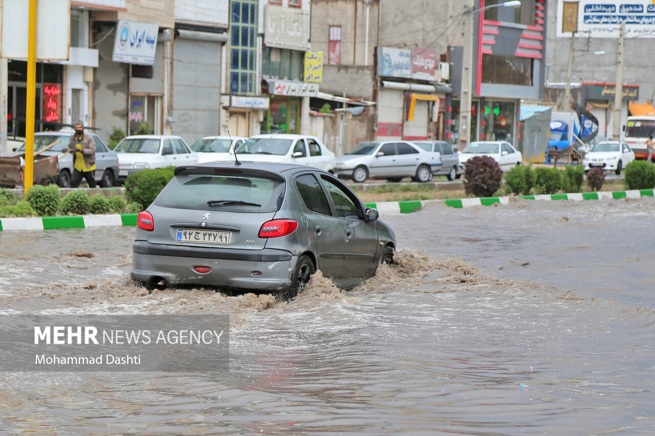 تصاویر: آب گرفتگی معابر در اردبیل