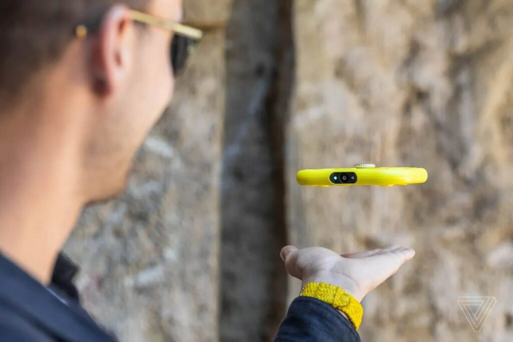 پهپاد جیبی اسنپ چت برای عکاسی و فیلمبرداری سلفی