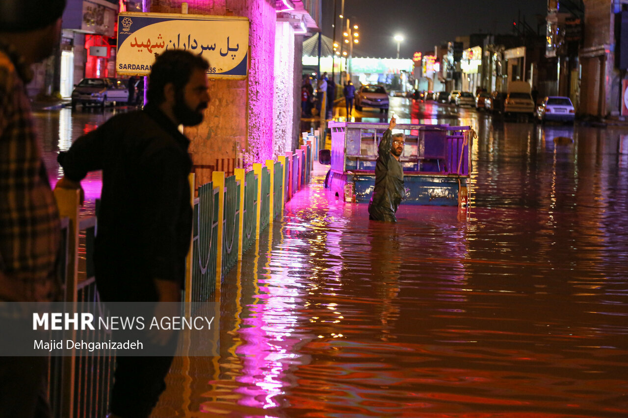 تصاویر: سیل و آبگرفتگی وسیع در معابر شهر یزد