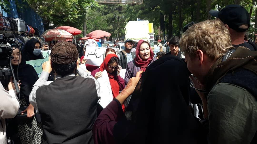 طالبان تظاهرات زنان معترض را در کابل سرکوب کرد