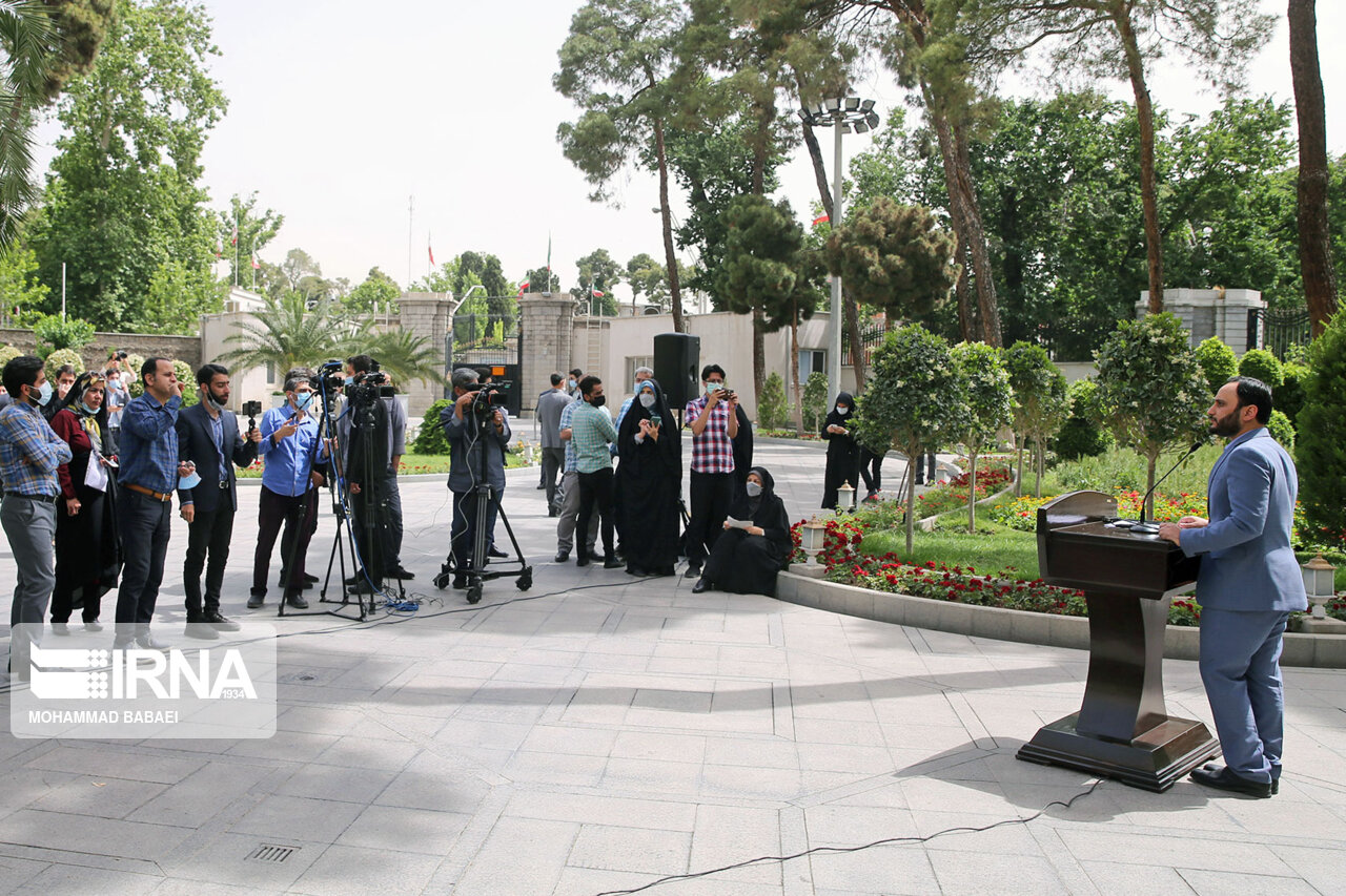 تصاویر: حضور اعضای هیأت دولت در جمع خبرنگاران
