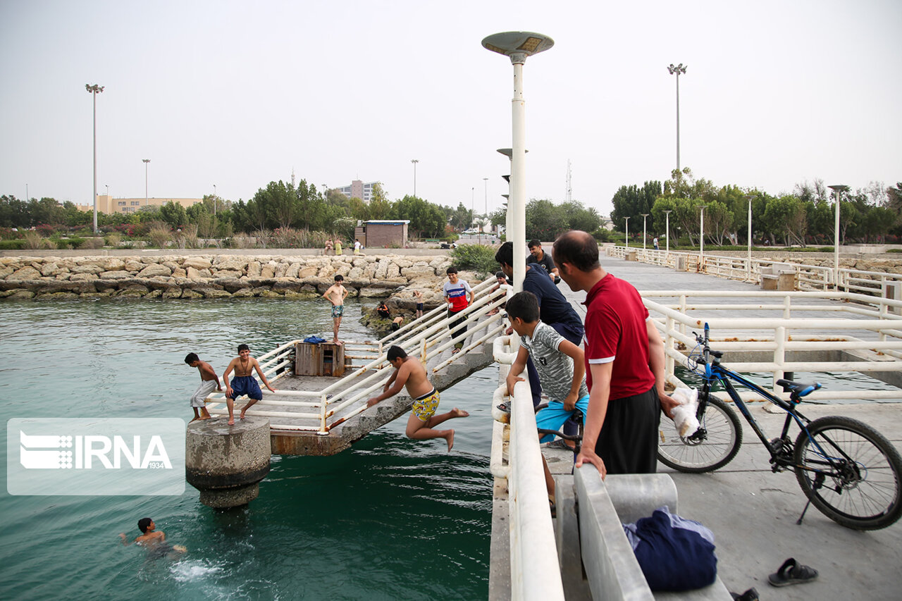 تصاویر: آب تنی در خلیج فارس
