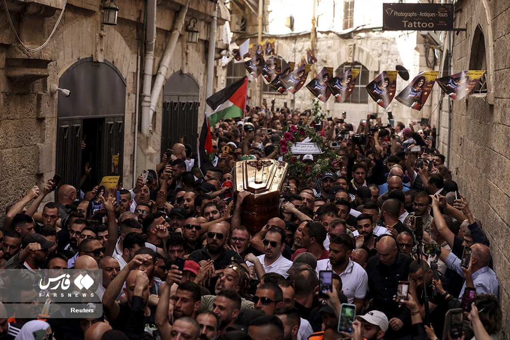 تصاویر: حمله نیروهای اسرائیلی به مراسم تشییع شیرین ابوعاقله