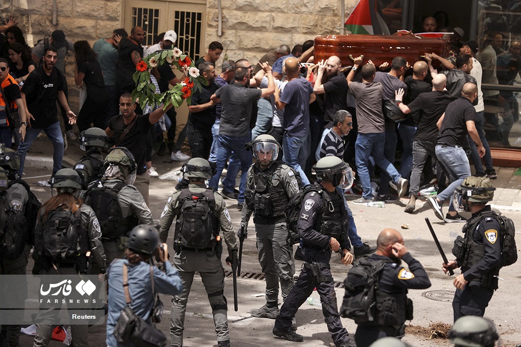 تصاویر: حمله نیروهای اسرائیلی به مراسم تشییع شیرین ابوعاقله