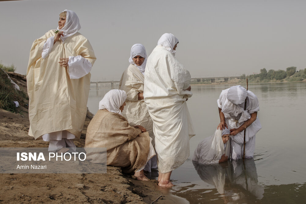تصاویر: غسل تعمید کودکان مندایی در اهواز