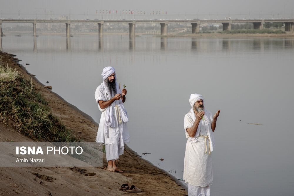تصاویر: غسل تعمید کودکان مندایی در اهواز