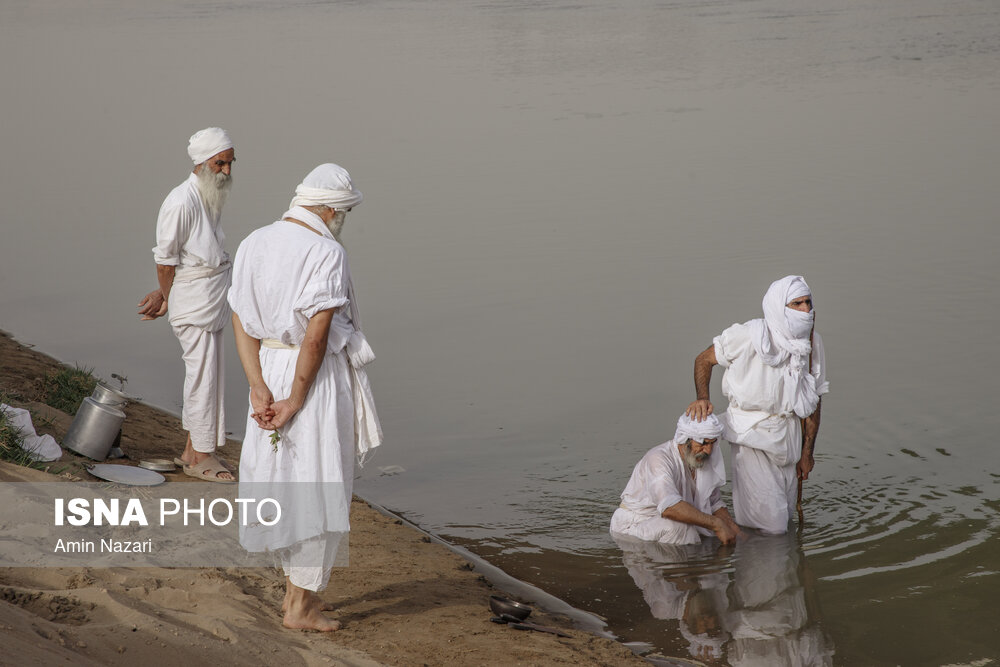 تصاویر: غسل تعمید کودکان مندایی در اهواز