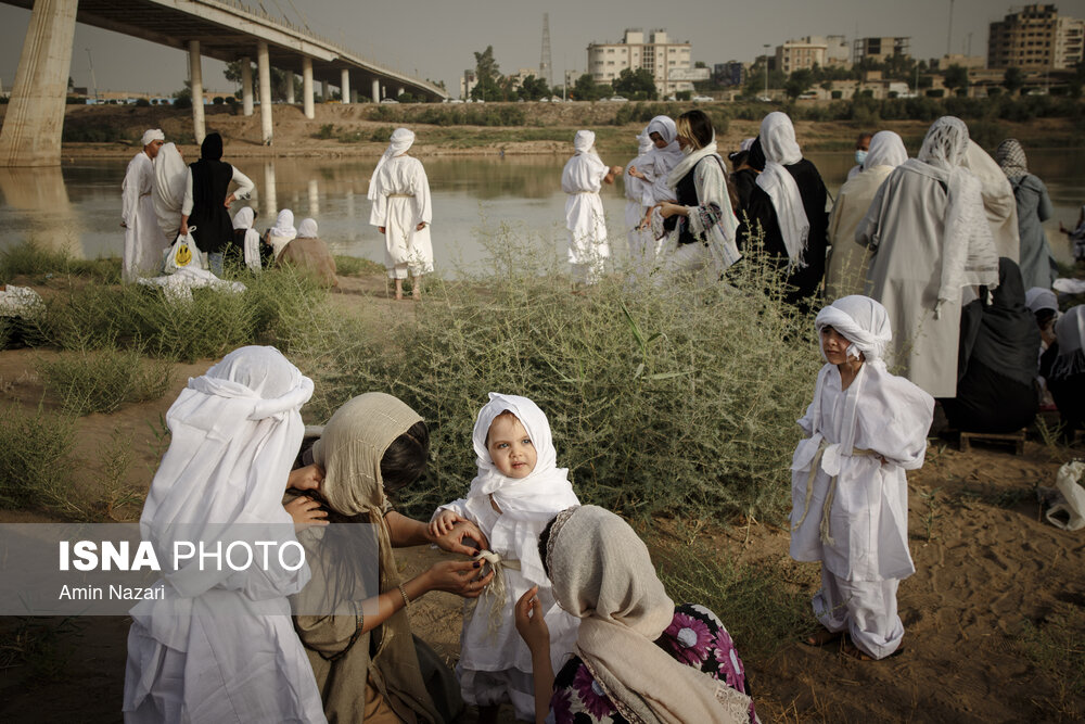 تصاویر: غسل تعمید کودکان مندایی در اهواز