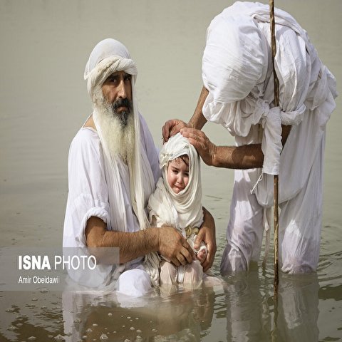 تصاویر: غسل تعمید کودکان مندایی در اهواز