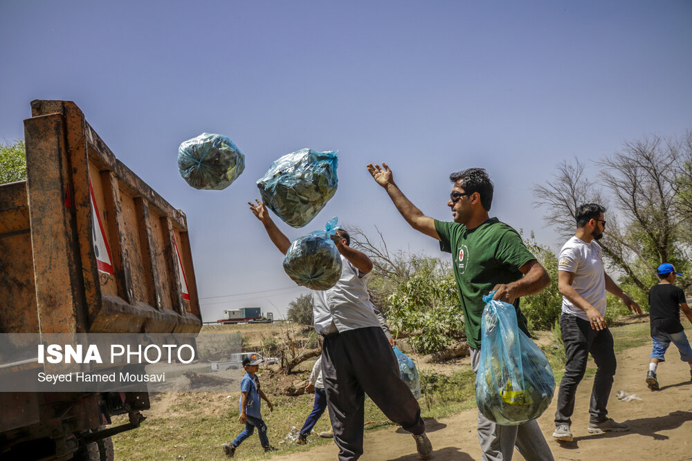 تصاویر: پاکسازی جنگل‌های کرخه به مناسبت روز جهانی زمین پاک