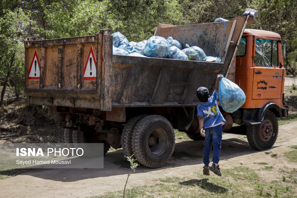 تصاویر: پاکسازی جنگل‌های کرخه به مناسبت روز جهانی زمین پاک