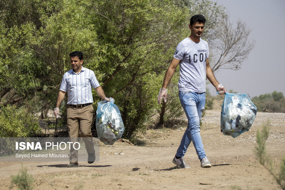 تصاویر: پاکسازی جنگل‌های کرخه به مناسبت روز جهانی زمین پاک