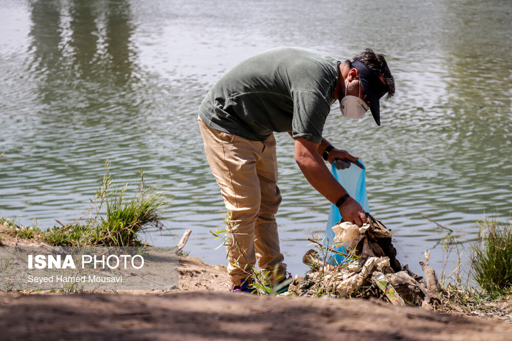 تصاویر: پاکسازی جنگل‌های کرخه به مناسبت روز جهانی زمین پاک