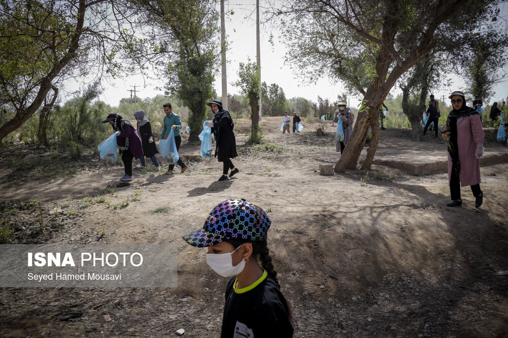 تصاویر: پاکسازی جنگل‌های کرخه به مناسبت روز جهانی زمین پاک