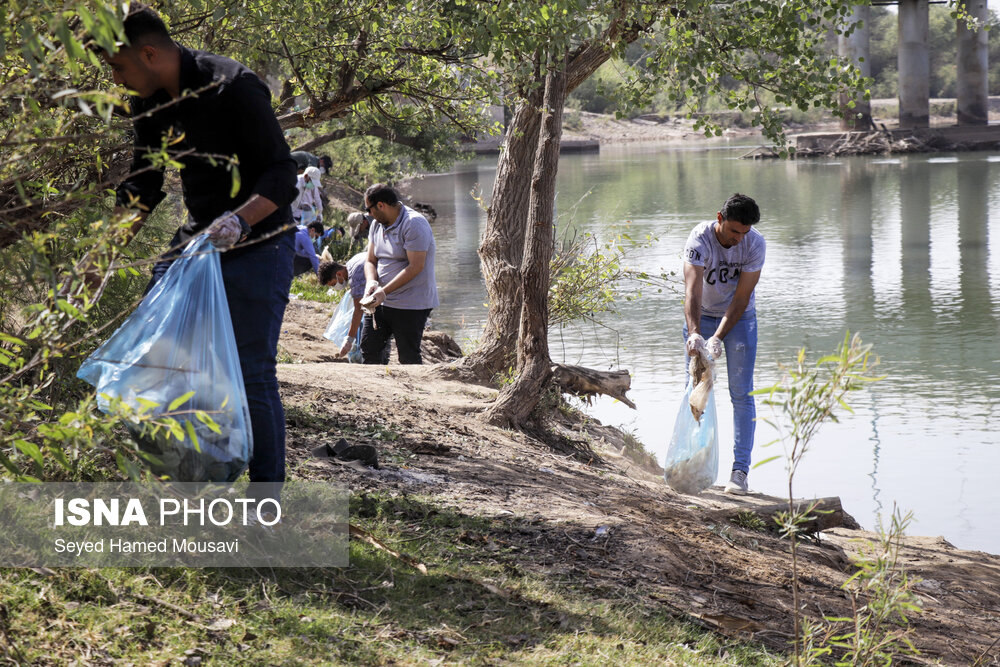 تصاویر: پاکسازی جنگل‌های کرخه به مناسبت روز جهانی زمین پاک