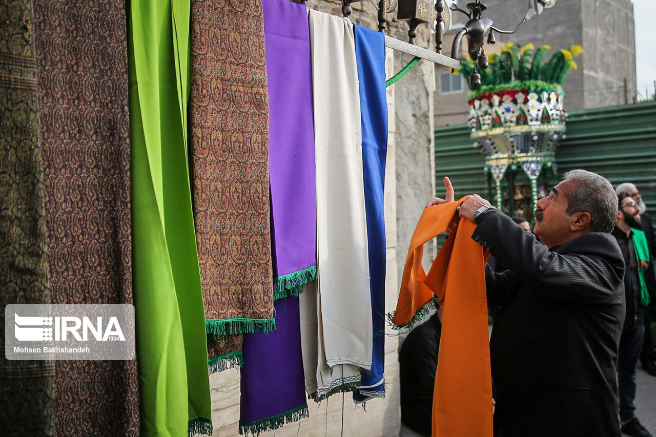 تصاویر: آیین شال و پَر کردن عَلم تاریخی طیب
