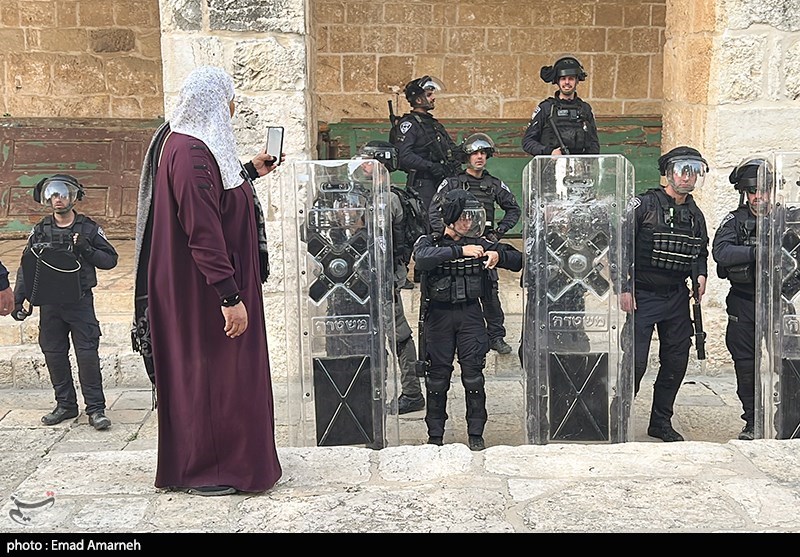 تصاویر: ادامه درگیری ها در مسجد الاقصی