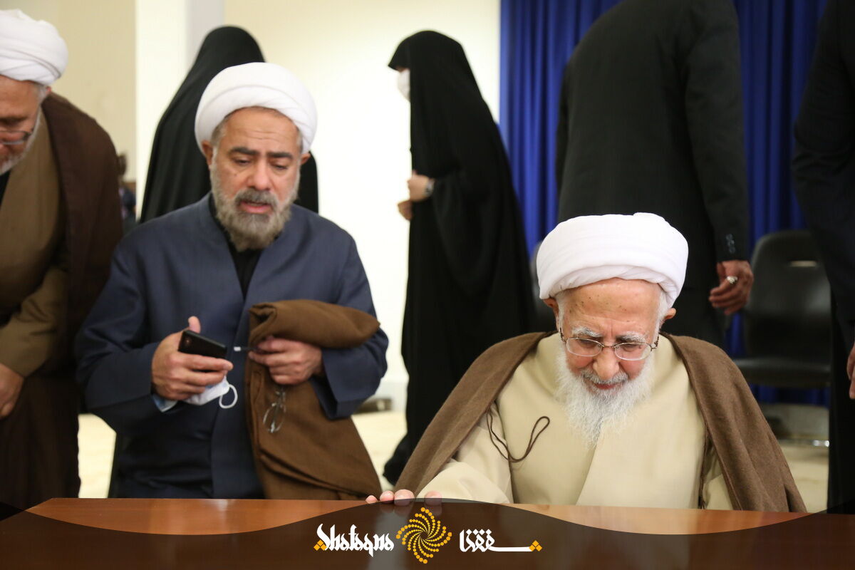 تصاویر: مراسم تشییع همسر  آیت الله جوادی آملی