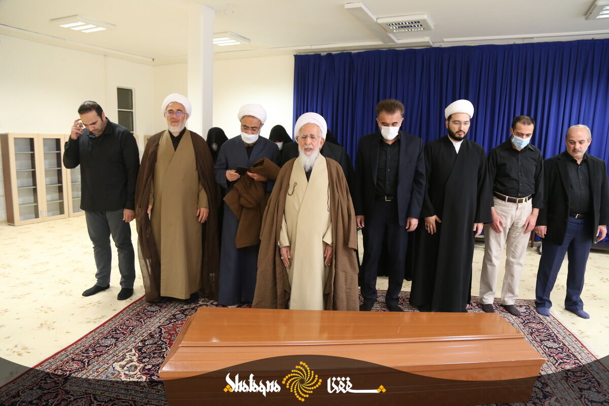 تصاویر: مراسم تشییع همسر  آیت الله جوادی آملی