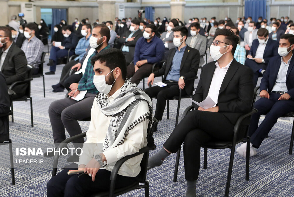 تصاویر: دیدار جمعی از دانشجویان و نمایندگان تشکل&zwnj;های دانشجویی با مقام معظم رهبری