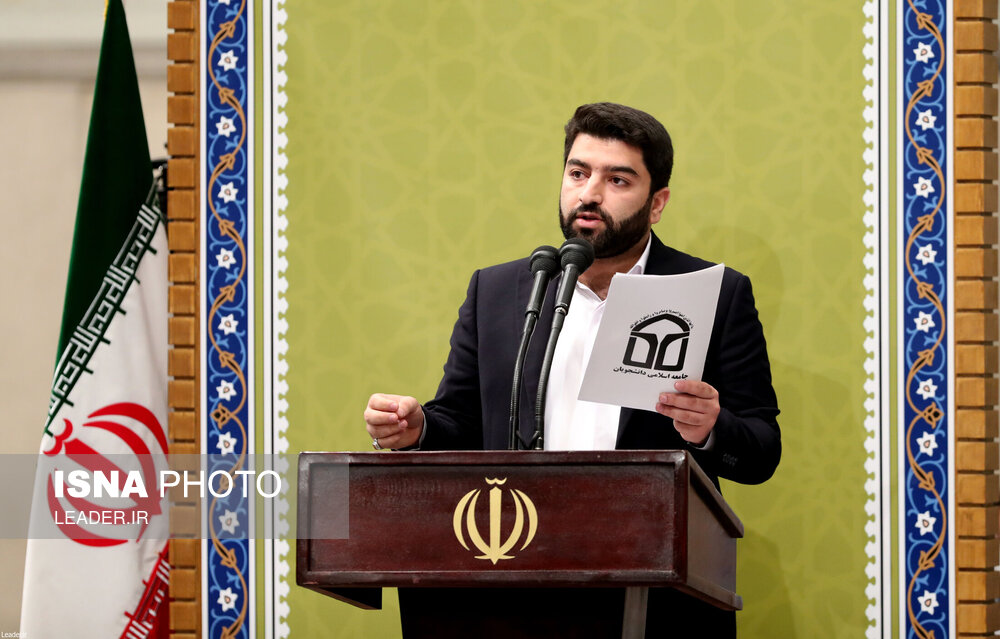 تصاویر: دیدار جمعی از دانشجویان و نمایندگان تشکل&zwnj;های دانشجویی با مقام معظم رهبری