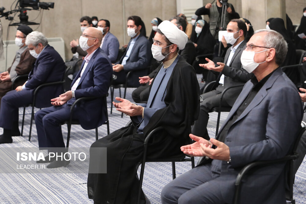 تصاویر: دیدار جمعی از دانشجویان و نمایندگان تشکل&zwnj;های دانشجویی با مقام معظم رهبری