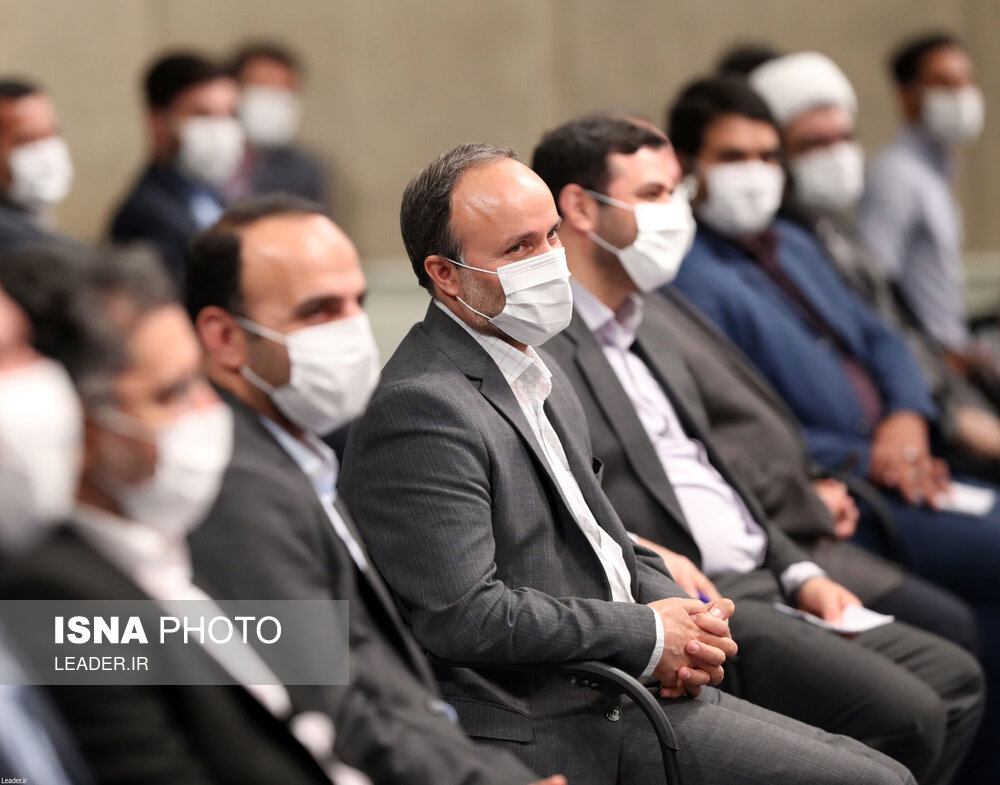تصاویر: دیدار جمعی از دانشجویان و نمایندگان تشکل&zwnj;های دانشجویی با مقام معظم رهبری