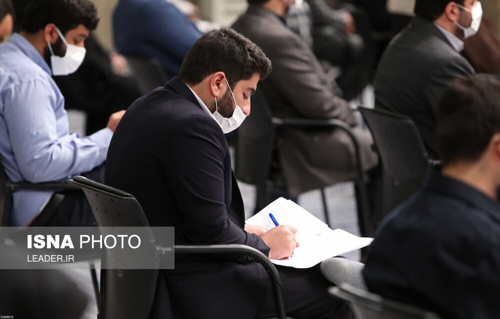 تصاویر: دیدار جمعی از دانشجویان و نمایندگان تشکل&zwnj;های دانشجویی با مقام معظم رهبری