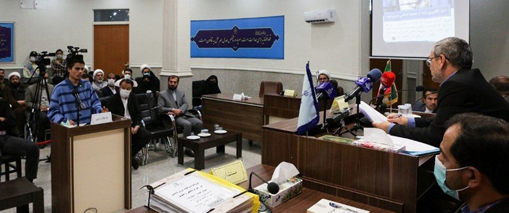 دادگاه پرونده شهادت دو روحانی در حرم امام رضا (ع) / نماینده دادستان: متهم تبعه افغانستان و به شدت تحت تاثیر افکار تکفیری قرار داشته / عبداللطیف مرادی: تحت تاثیر تعالیم اساتیدی در یکی از کشورهای همسایه بودم دادگاه پرونده شهادت دو روحانی در حرم امام رضا (ع) / نماینده دادستان: متهم تبعه افغانستان و به شدت تحت تاثیر افکار تکفیری قرار داشته / عبداللطیف مرادی: تحت تاثیر تعالیم اساتیدی در یکی از کشورهای همسایه بودم