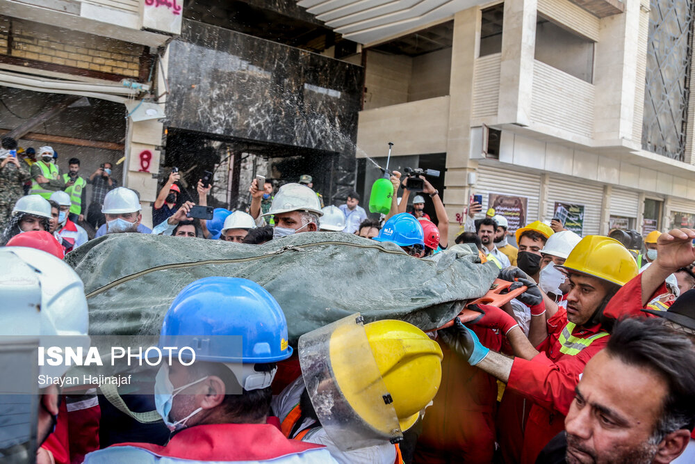 تصاویر: متروپل آبادان؛ هشتمین روز پس از حادثه