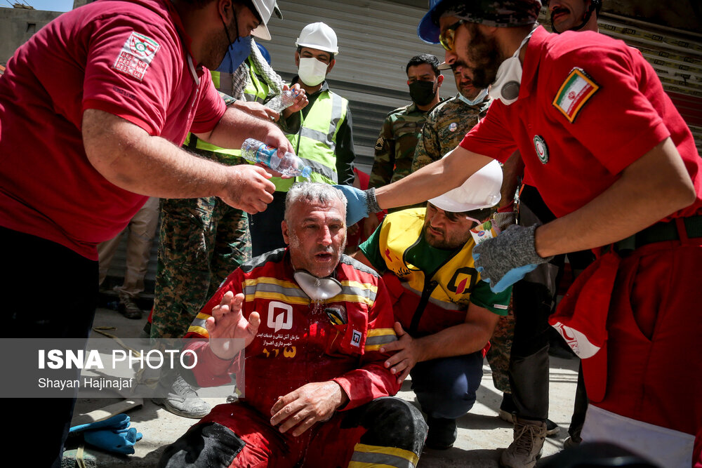 تصاویر: متروپل آبادان؛ هشتمین روز پس از حادثه