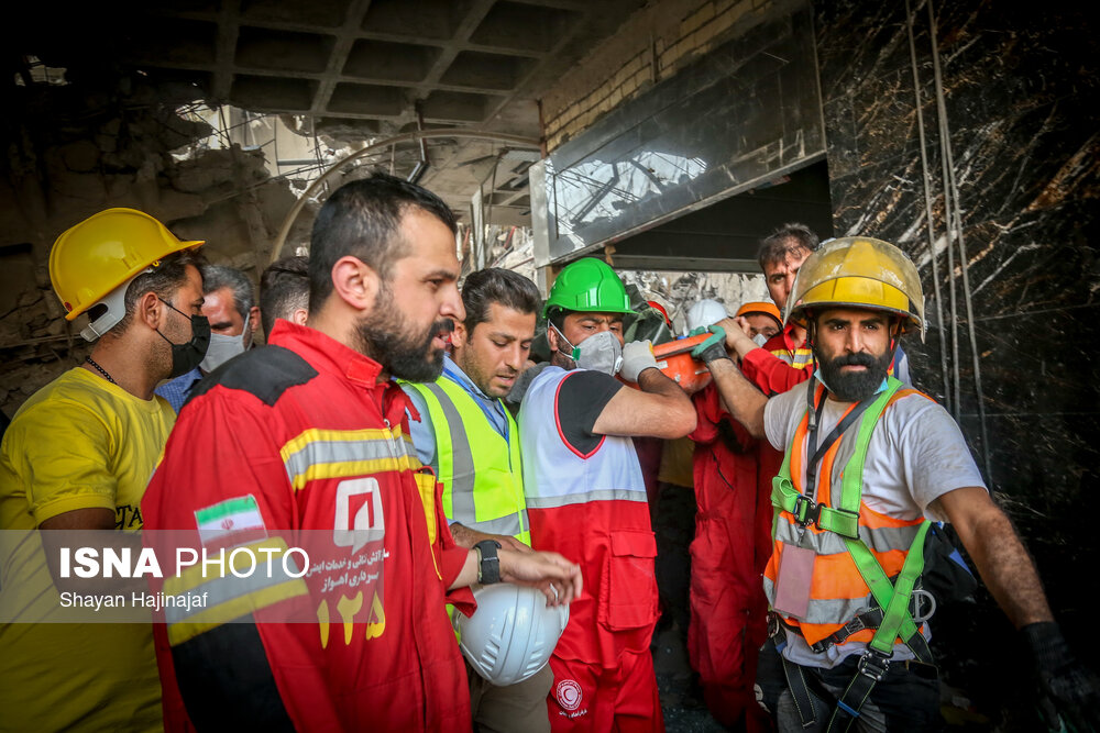 تصاویر: متروپل آبادان؛ هشتمین روز پس از حادثه