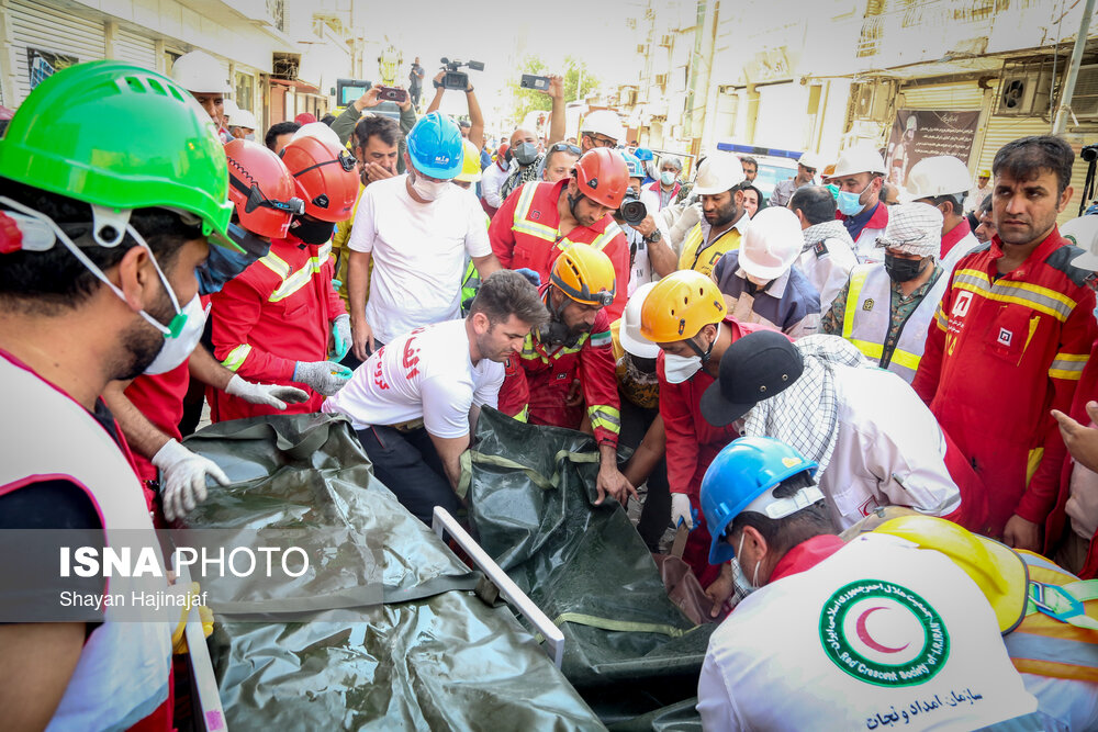 تصاویر: متروپل آبادان؛ هشتمین روز پس از حادثه