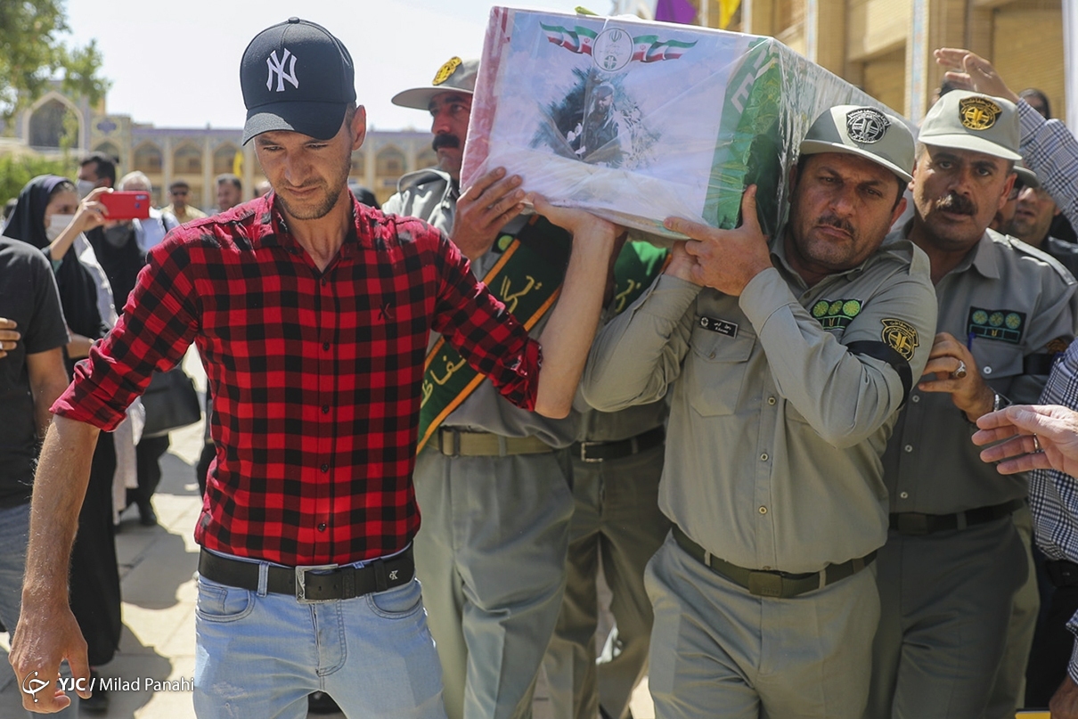 تصاویر: تشییع پیکر شهدای محیط‌بانی - شیراز