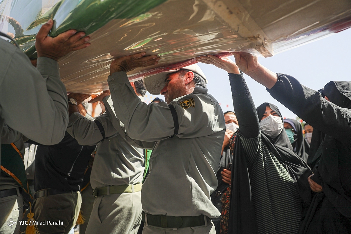 تصاویر: تشییع پیکر شهدای محیط‌بانی - شیراز