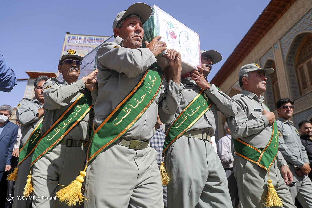 تصاویر: تشییع پیکر شهدای محیط‌بانی - شیراز