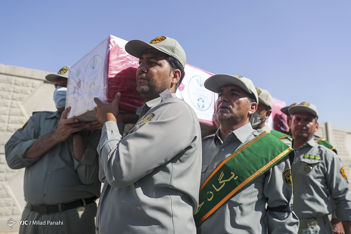 تصاویر: تشییع پیکر شهدای محیط‌بانی - شیراز