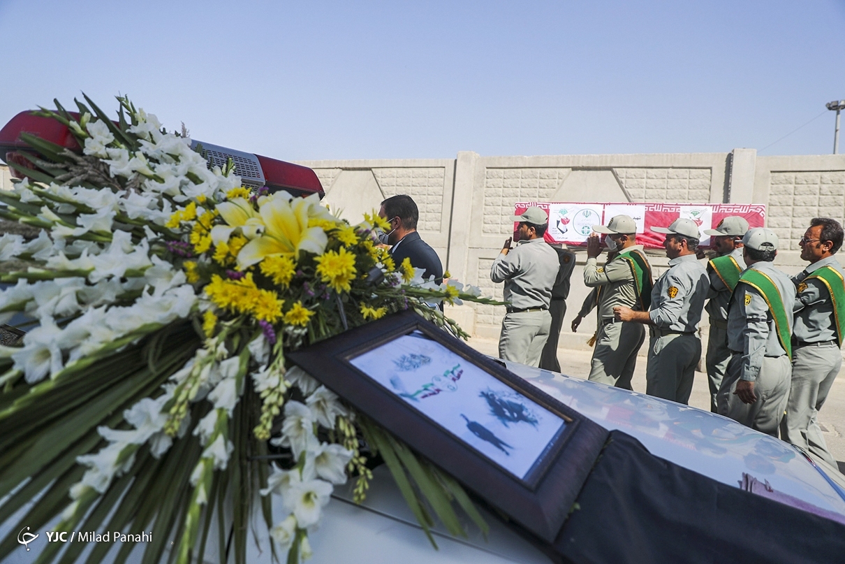 تصاویر: تشییع پیکر شهدای محیط‌بانی - شیراز