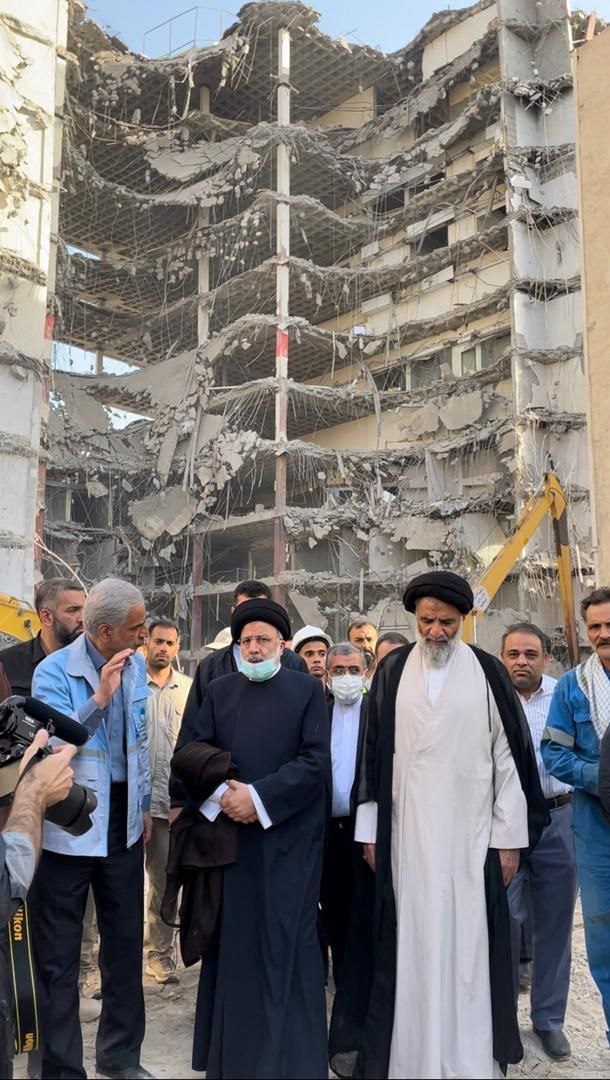 حضور رئیسی در محل حادثه متروپل آبادان