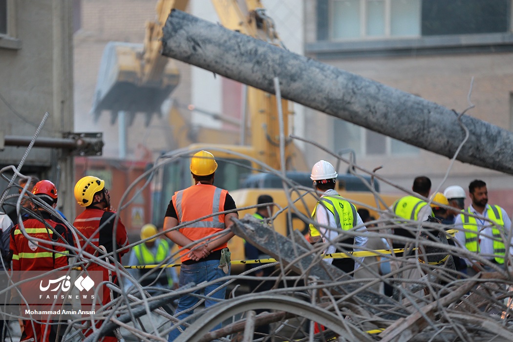 تصاویر: آواربرداری &laquo;لایه به لایه&raquo; در متروپُل