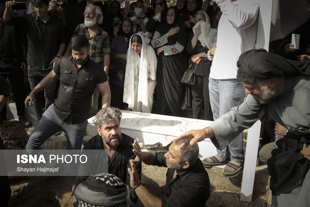 تصاویر: تشییع پیکر دو برادر جانباخته حادثه متروپل