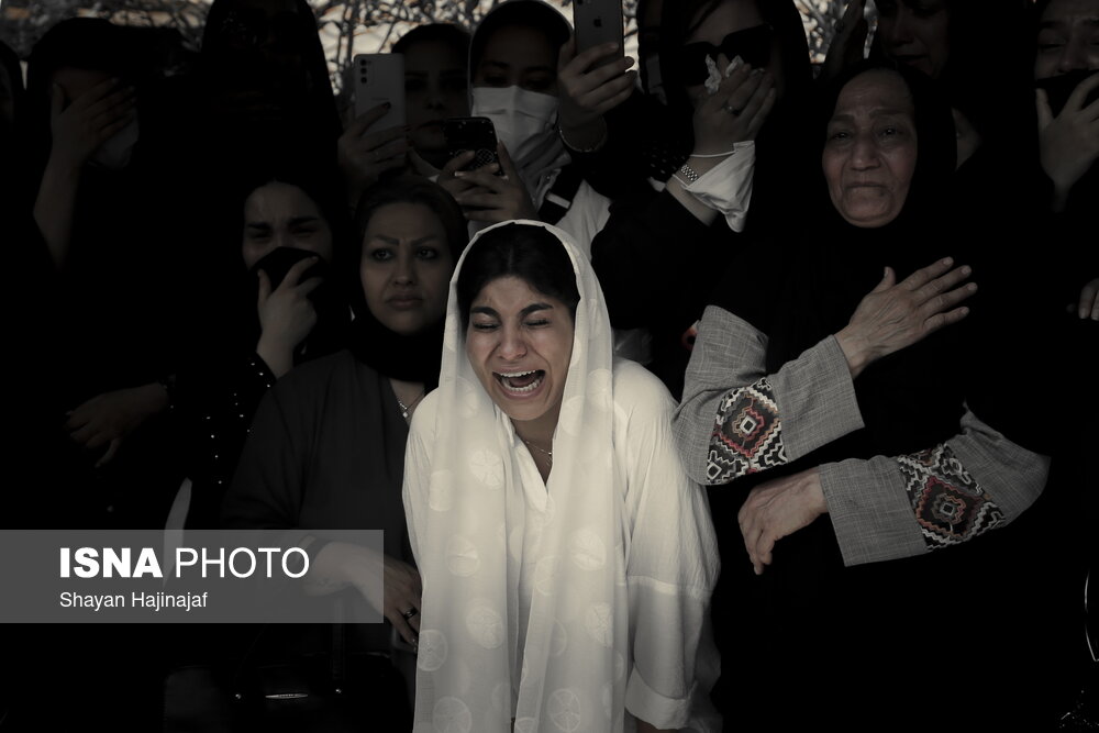 تصاویر: تشییع پیکر دو برادر جانباخته حادثه متروپل