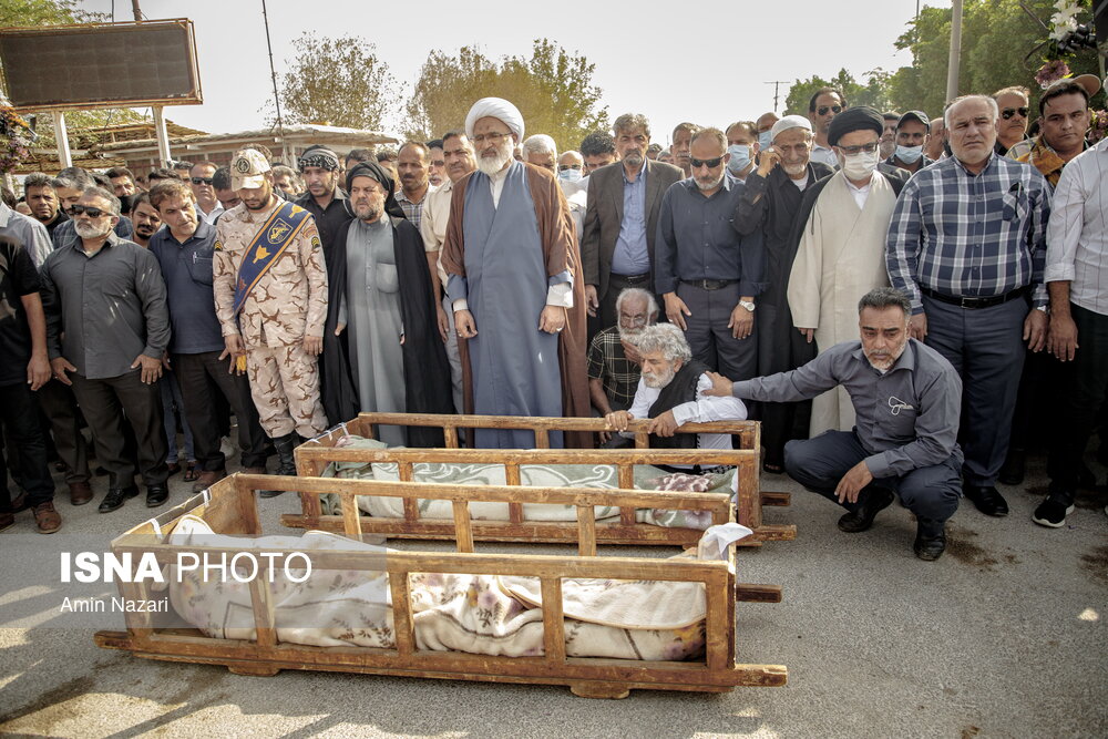 تصاویر: تشییع پیکر دو برادر جانباخته حادثه متروپل
