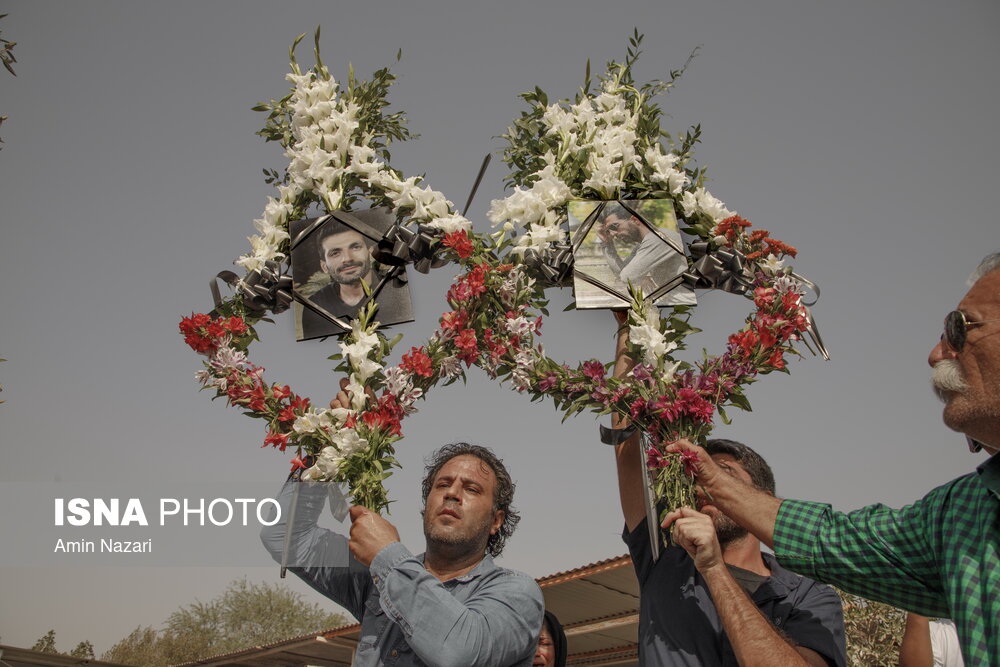 تصاویر: تشییع پیکر دو برادر جانباخته حادثه متروپل
