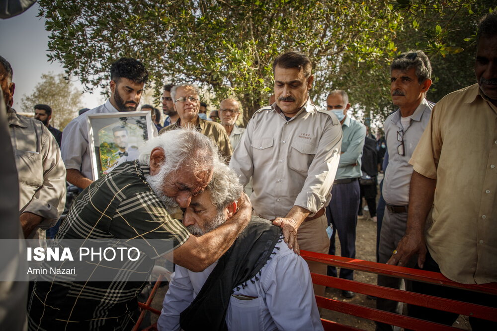 تصاویر: تشییع پیکر دو برادر جانباخته حادثه متروپل