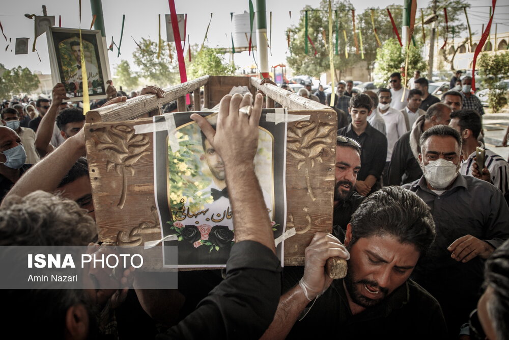 تصاویر: تشییع پیکر دو برادر جانباخته حادثه متروپل