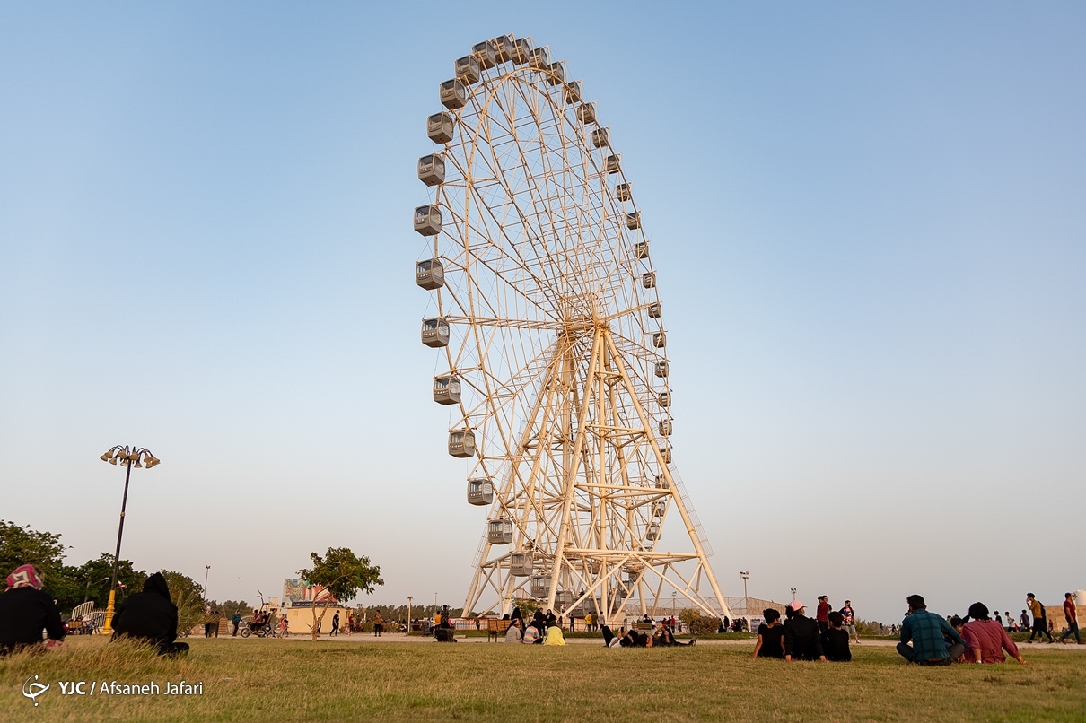 تصاویر: راه اندازی بزرگترین چرخ و فلک کشور - بوشهر
