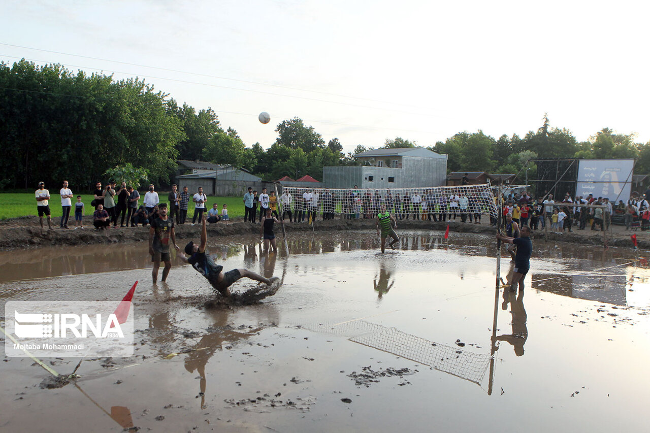 تصاویر: جشنواره ورزش&zwnj;های شالیزاری