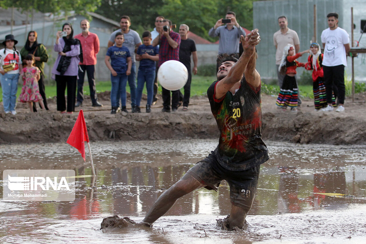 تصاویر: جشنواره ورزش&zwnj;های شالیزاری