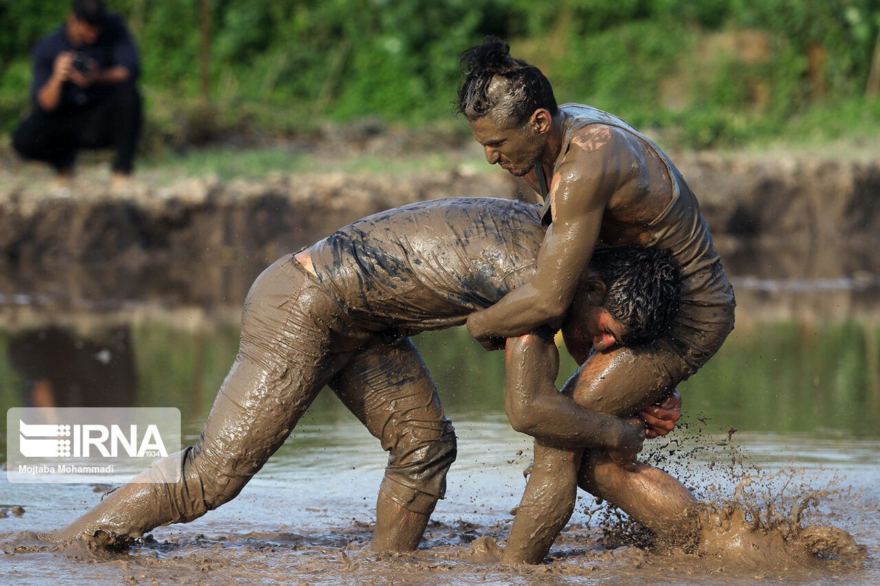 تصاویر: جشنواره ورزش&zwnj;های شالیزاری